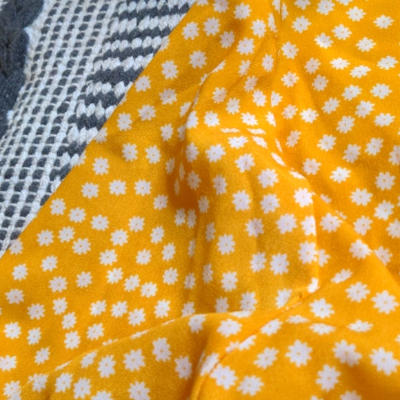 🌼Large SHEIN Yellow Top🌼 - Picture 5 of 9